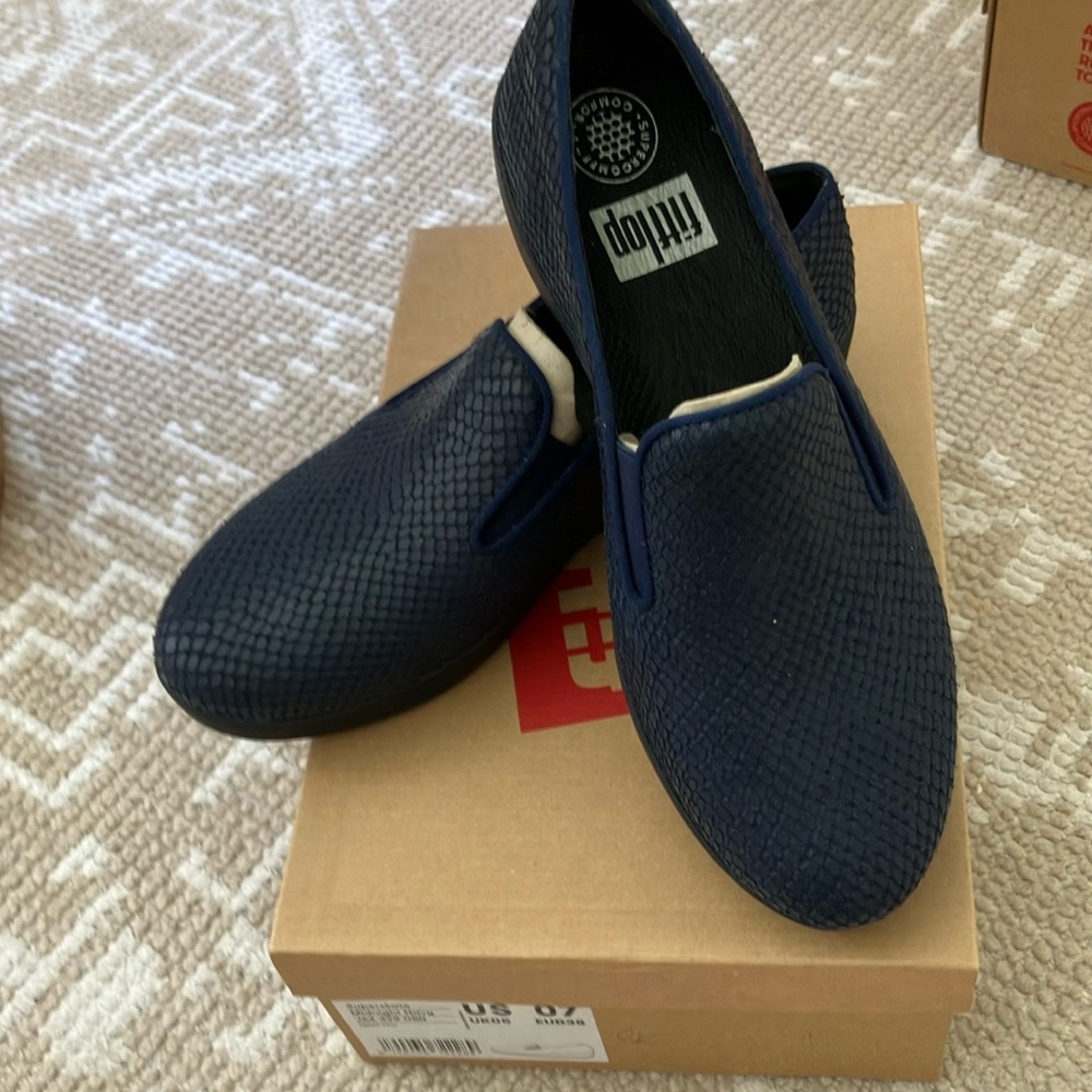 Brand new with box fitflop superskate in midnight navy snake pattern